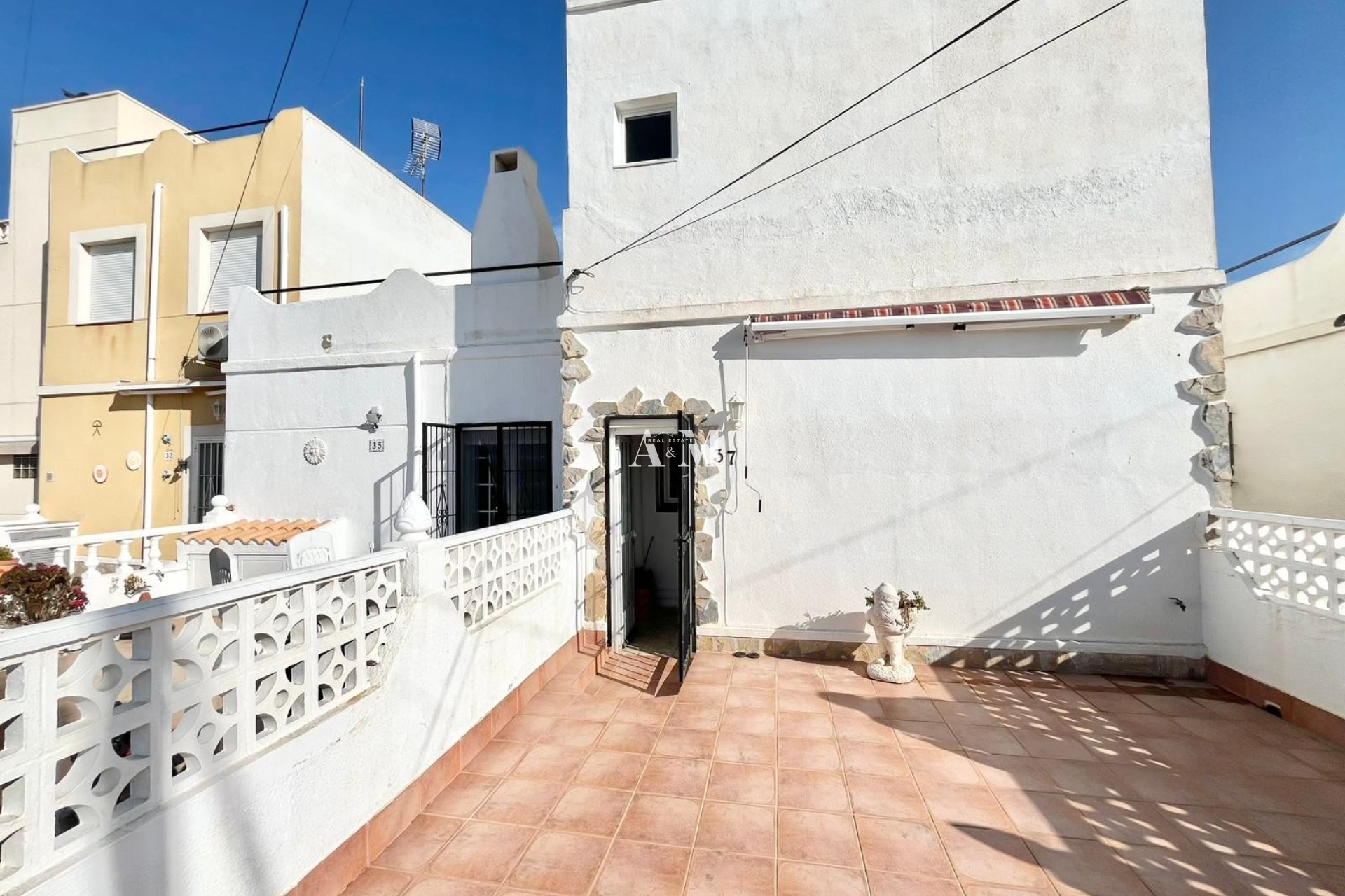 Alquiler a largo plazo - Adosado - San Miguel de Salinas