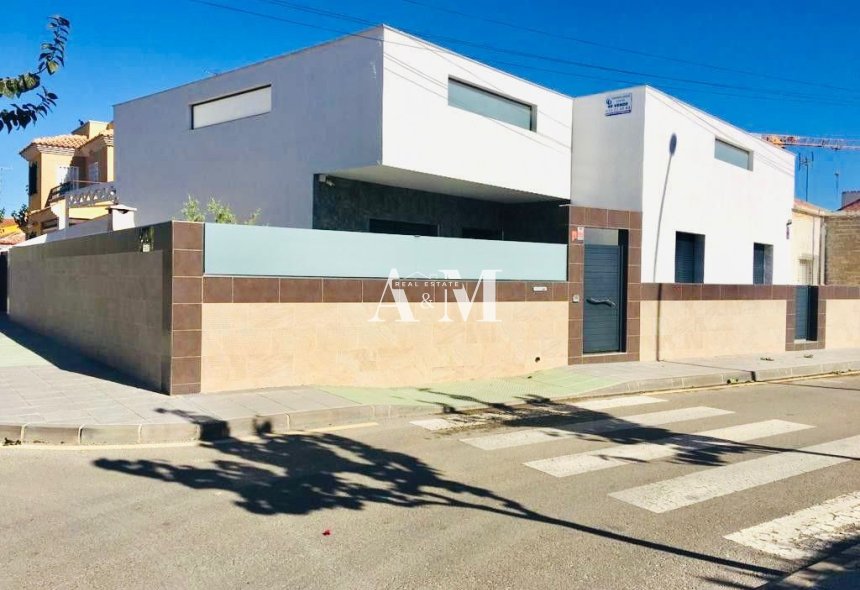 Alquiler a largo plazo - Adosado - Torre de la Horadada - Mil Palmeras