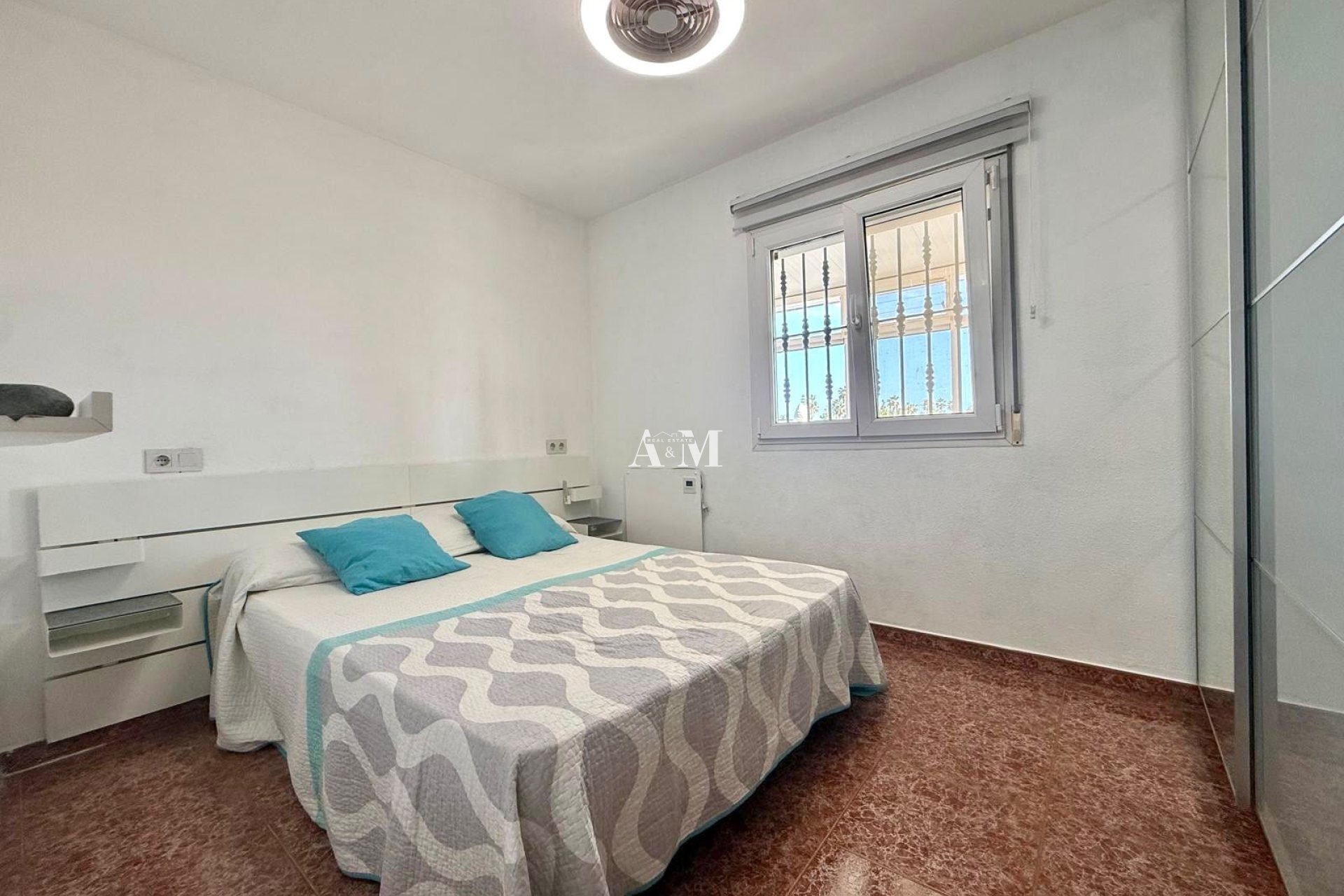 Alquiler a largo plazo - Adosado - Torrevieja - La Siesta - El Salado -  Torreta