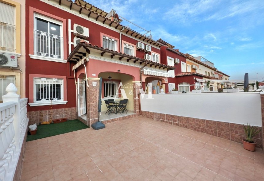 Alquiler a largo plazo - Adosado - Torrevieja - La Siesta - El Salado -  Torreta