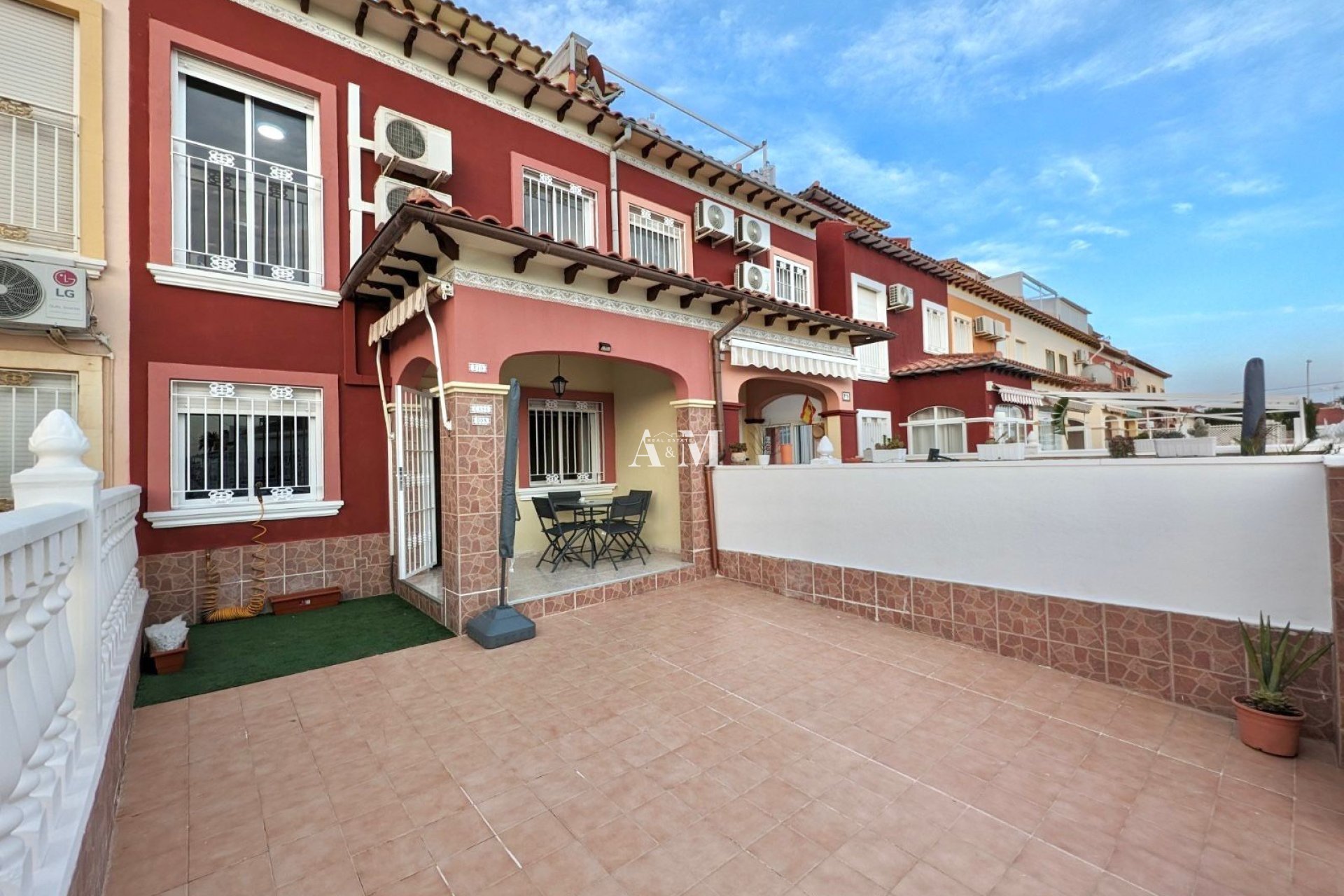 Alquiler a largo plazo - Adosado - Torrevieja - La Siesta - El Salado -  Torreta