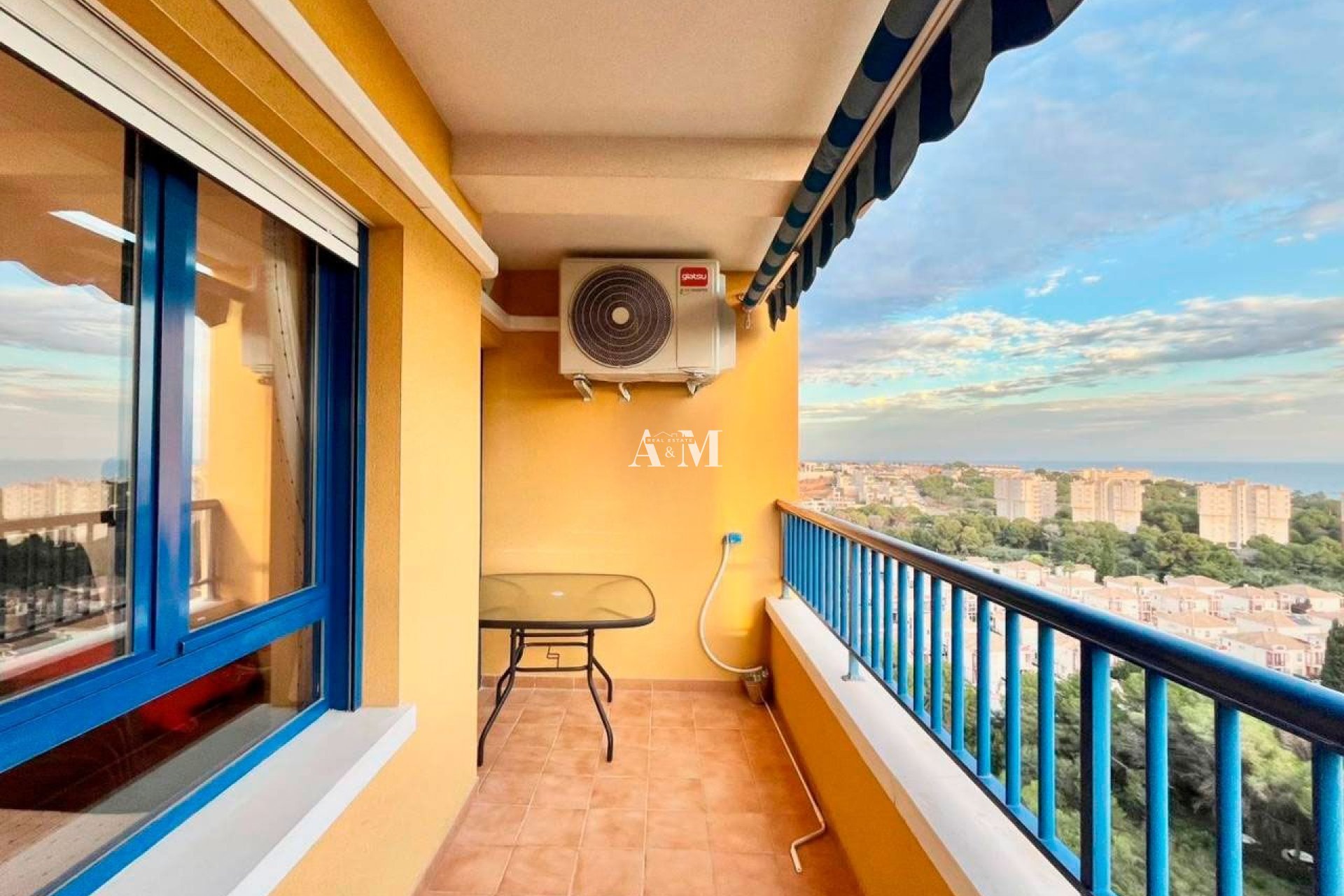 Alquiler a largo plazo - Apartamento / piso - Dehesa de Campoamor