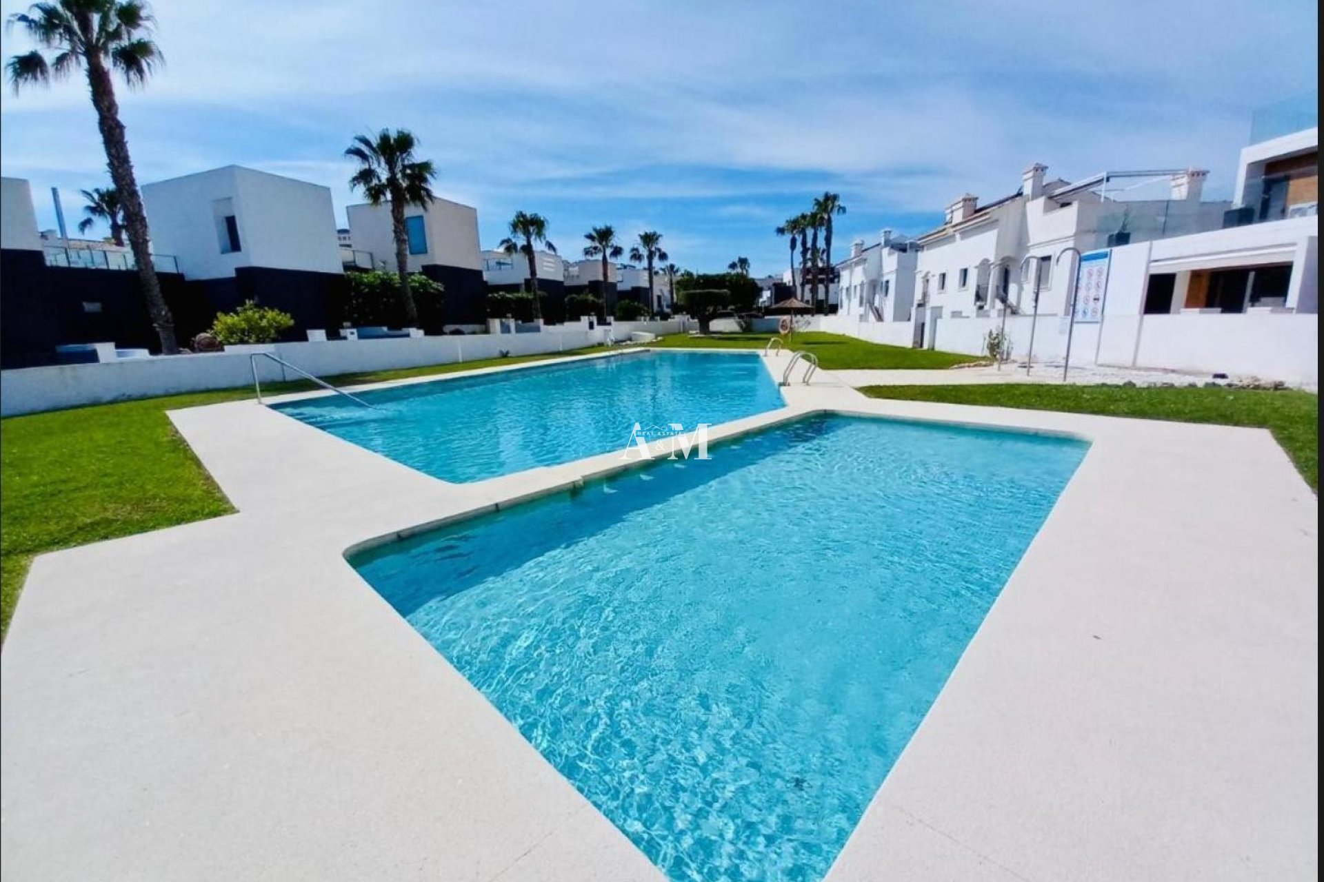 Alquiler a largo plazo - Apartamento / piso - Orihuela Costa - Villamartín