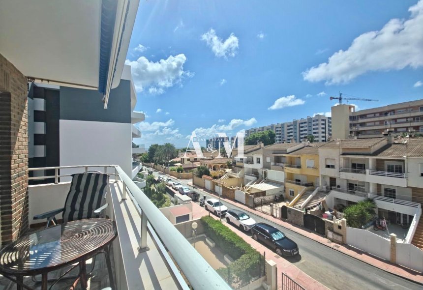 Alquiler a largo plazo - Apartamento / piso - Punta Prima