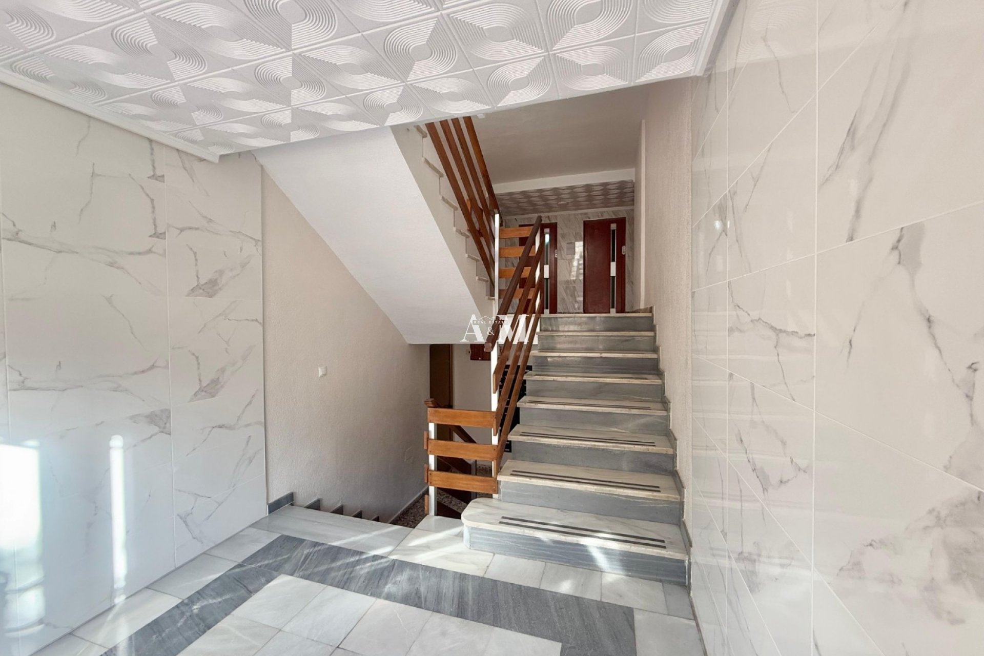 Alquiler a largo plazo - Apartamento / piso - Punta Prima