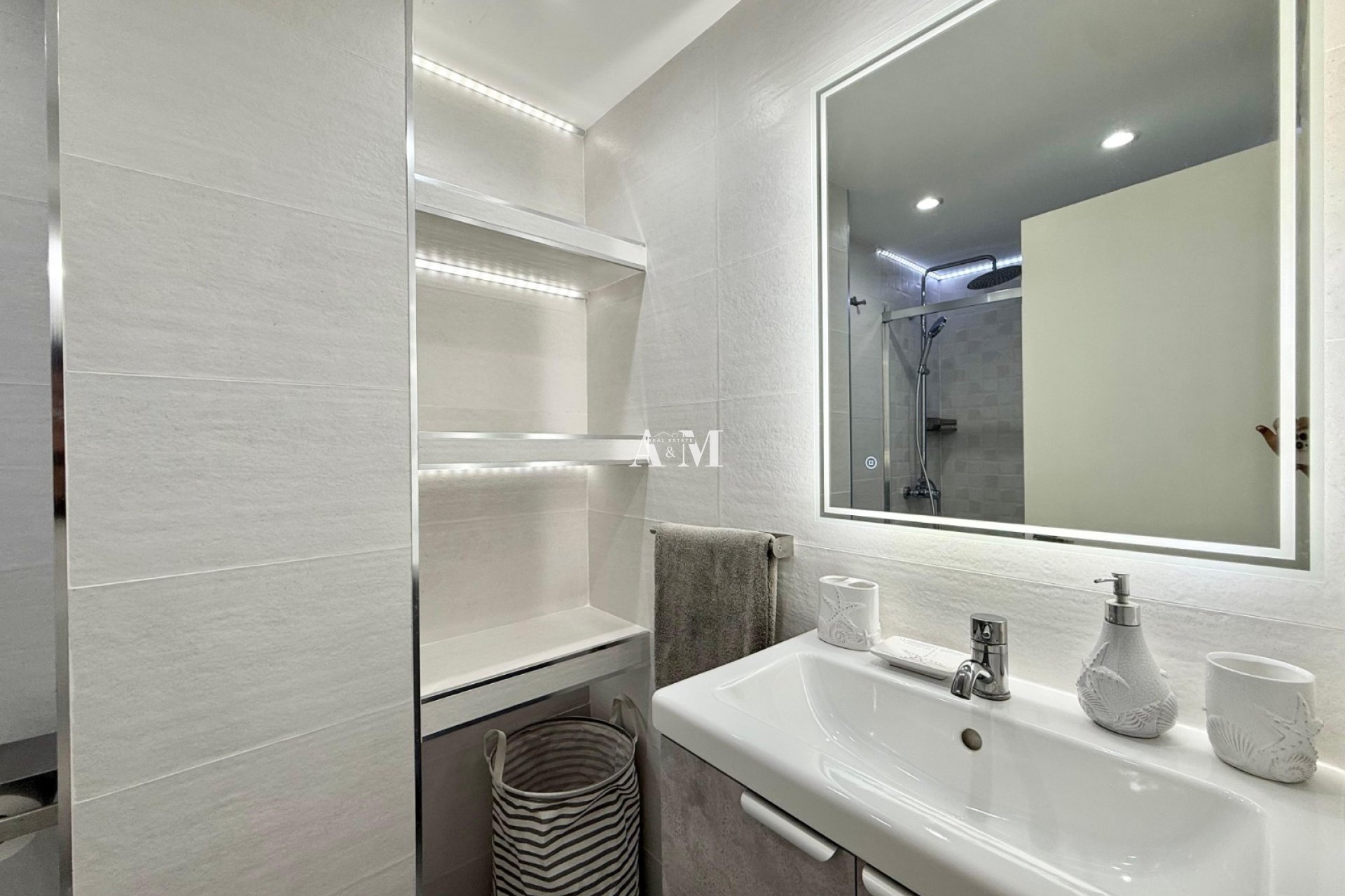 Alquiler a largo plazo - Apartamento / piso - Punta Prima