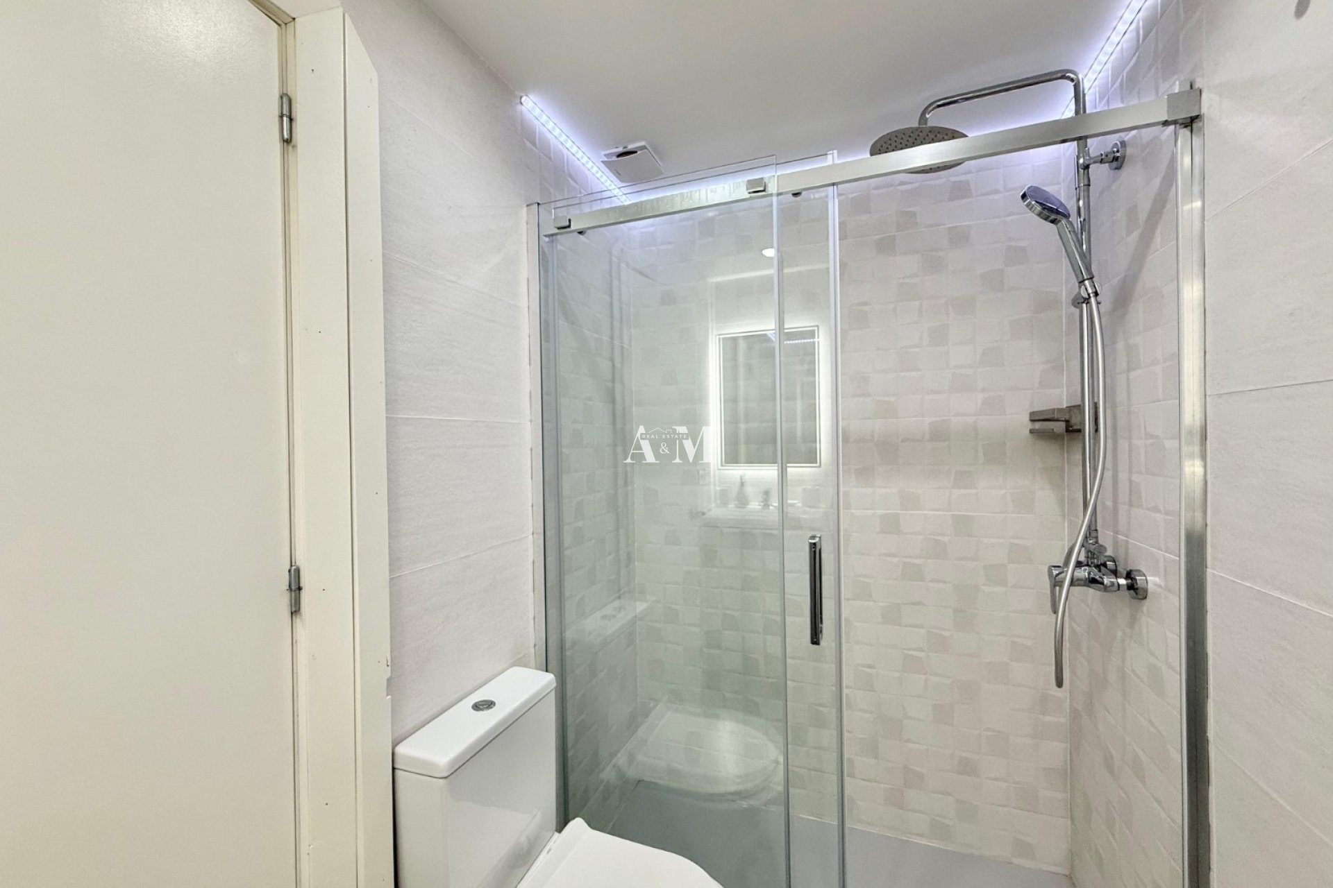 Alquiler a largo plazo - Apartamento / piso - Punta Prima