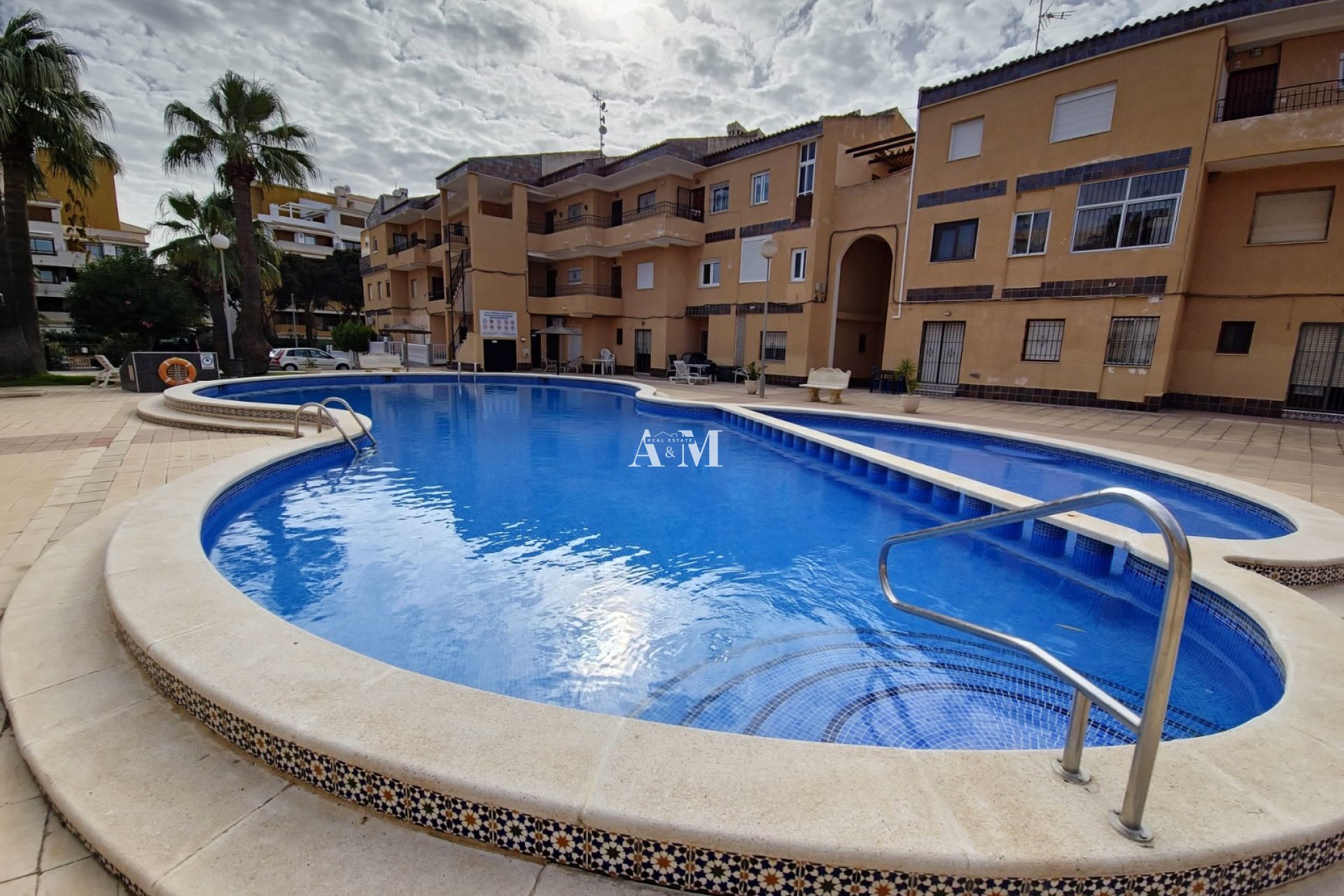 Alquiler a largo plazo - Apartamento / piso - Punta Prima
