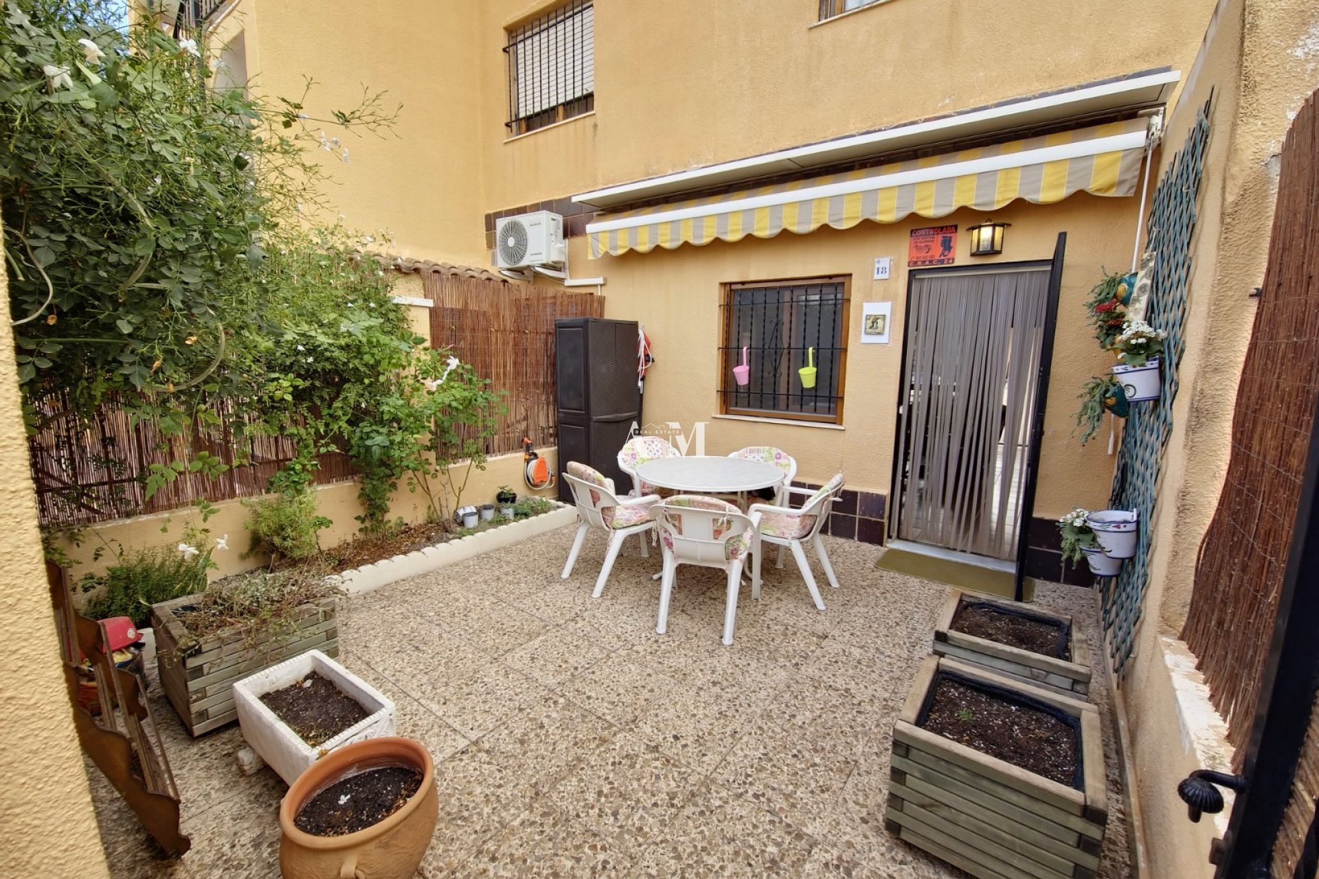 Alquiler a largo plazo - Apartamento / piso - Punta Prima
