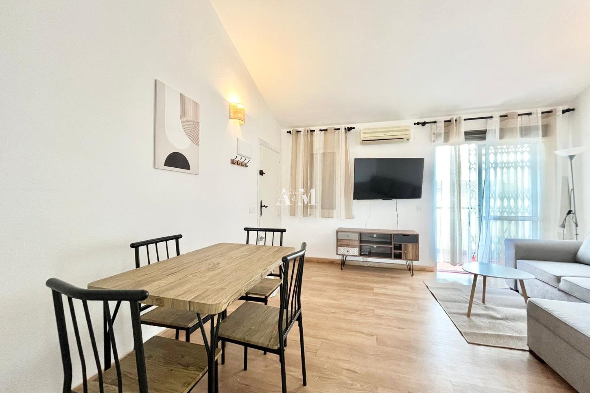 Alquiler a largo plazo - Apartamento / piso - San Miguel de Salinas