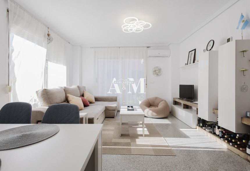 Alquiler a largo plazo - Apartamento / piso - San Miguel de Salinas
