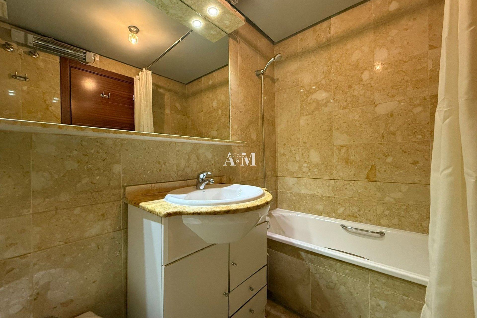 Alquiler a largo plazo - Apartamento / piso - Torrevieja - Centro