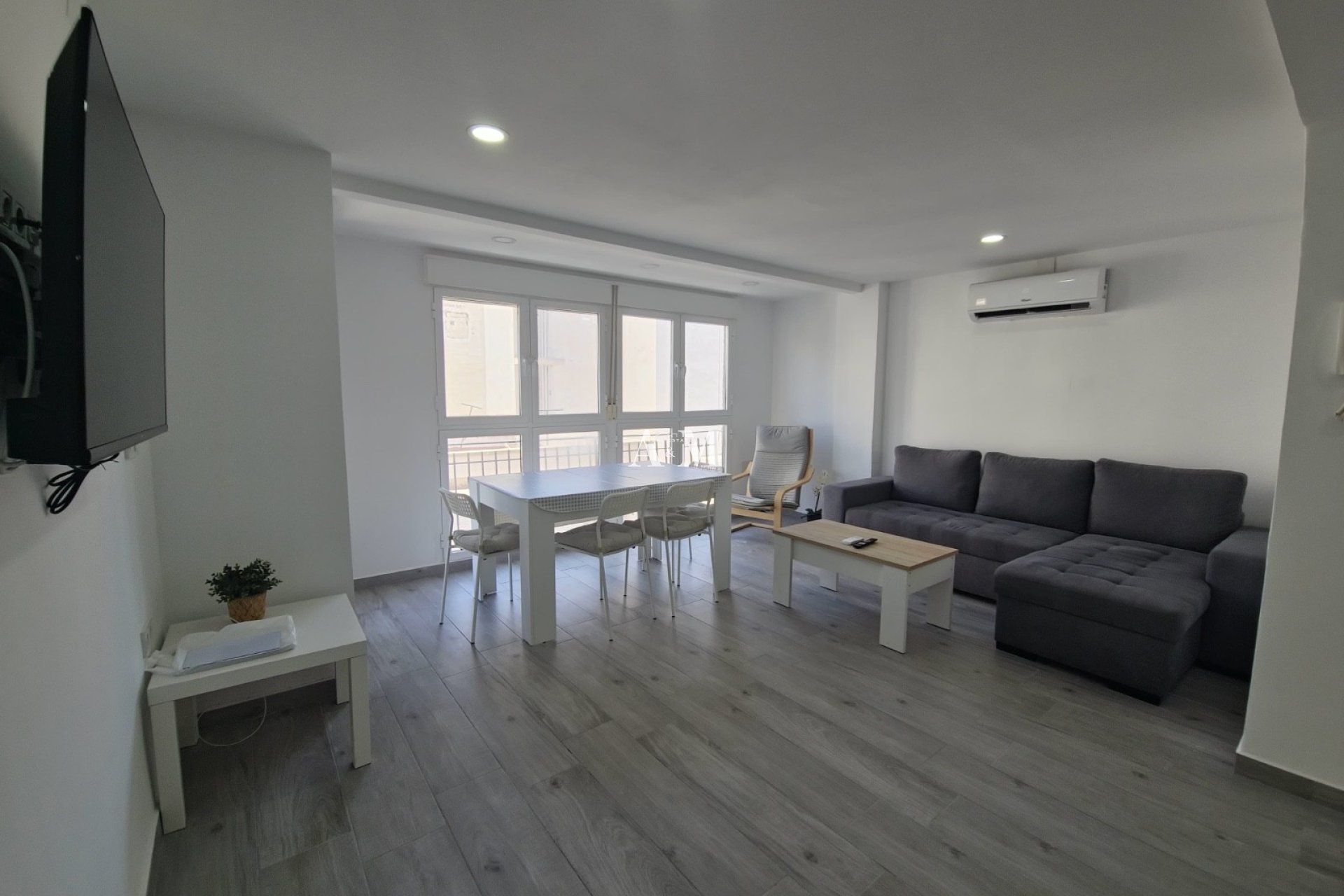 Alquiler a largo plazo - Apartamento / piso - Torrevieja - Centro