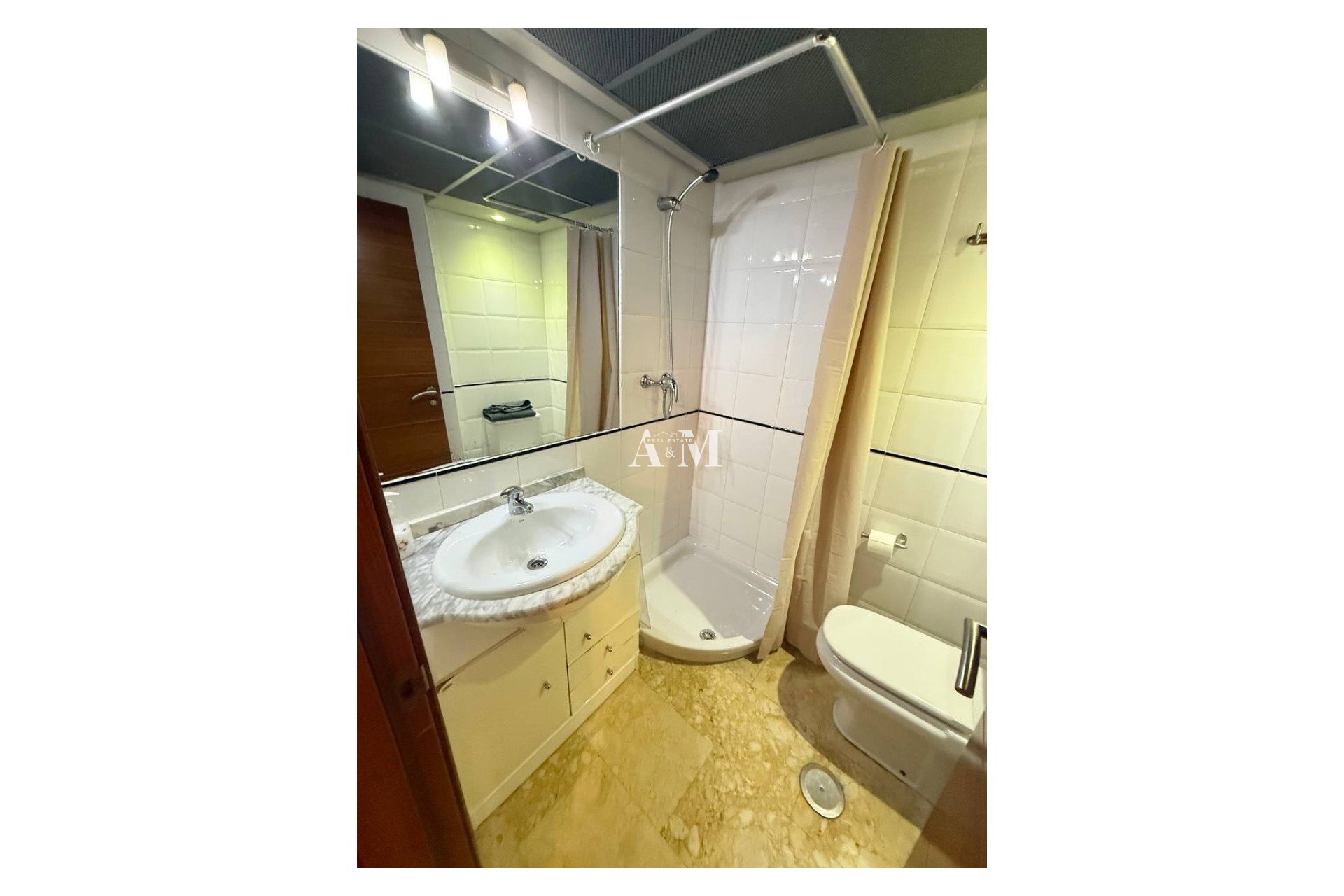 Alquiler a largo plazo - Apartamento / piso - Torrevieja - Centro