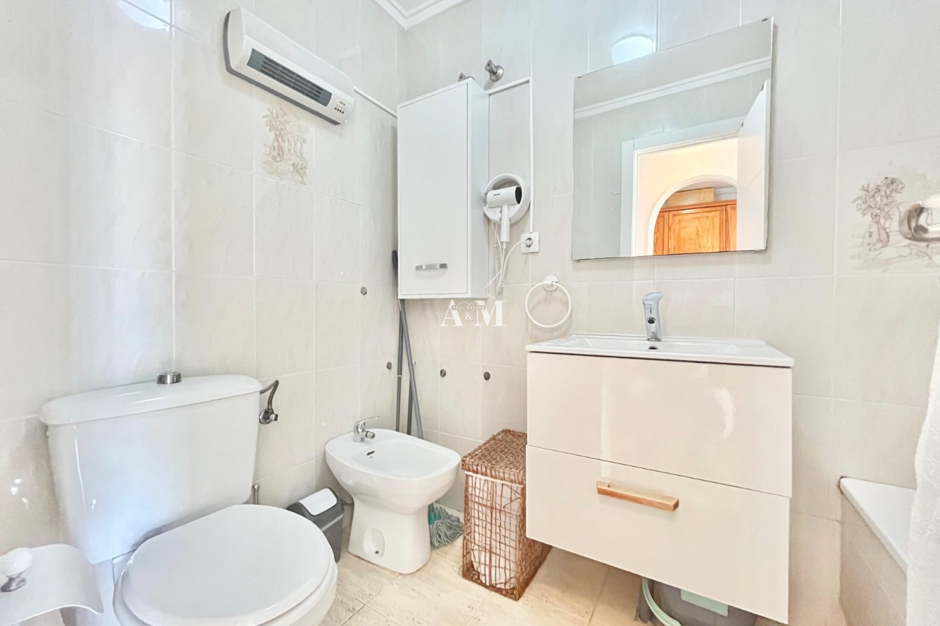 Alquiler a largo plazo - Apartamento / piso - Torrevieja - El Acequión - Los Náufragos