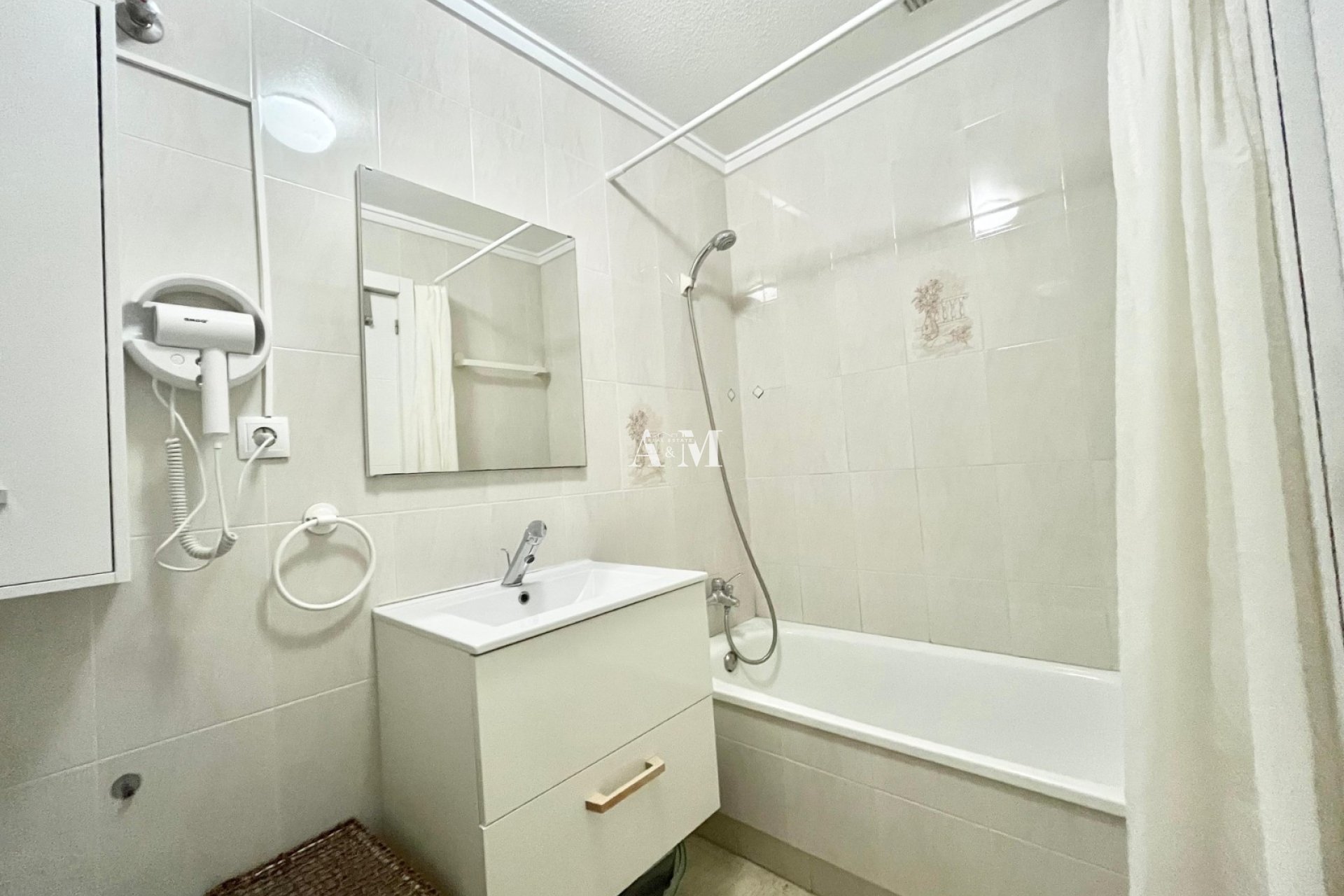 Alquiler a largo plazo - Apartamento / piso - Torrevieja - El Acequión - Los Náufragos