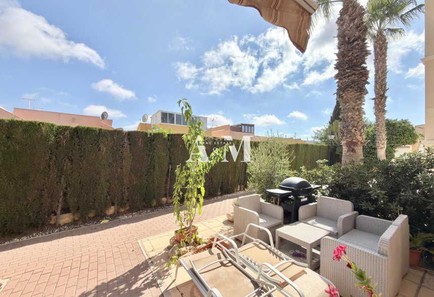 Alquiler a largo plazo - Apartamento / piso - Torrevieja - La Siesta - El Salado -  Torreta