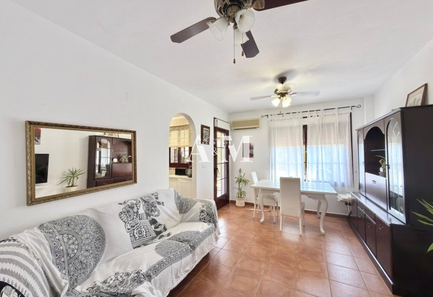 Alquiler a largo plazo - Apartamento / piso - Torrevieja - La Siesta - El Salado -  Torreta