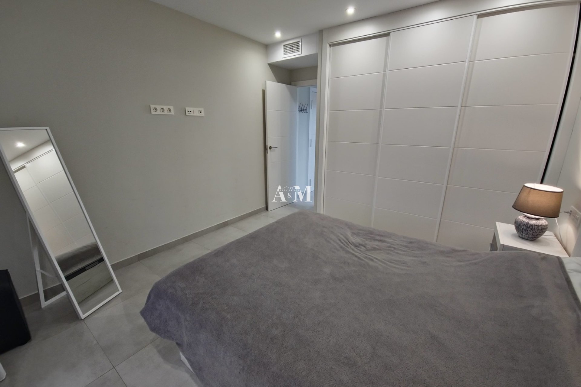 Alquiler a largo plazo - Apartamento / piso - Torrevieja - Playa de los Locos