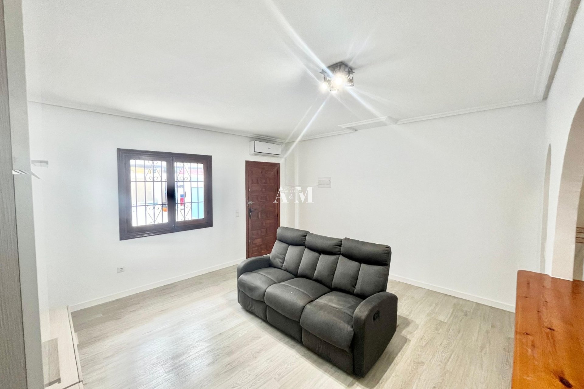 Alquiler a largo plazo - Apartamento / piso - Torrevieja - Playa de los Locos