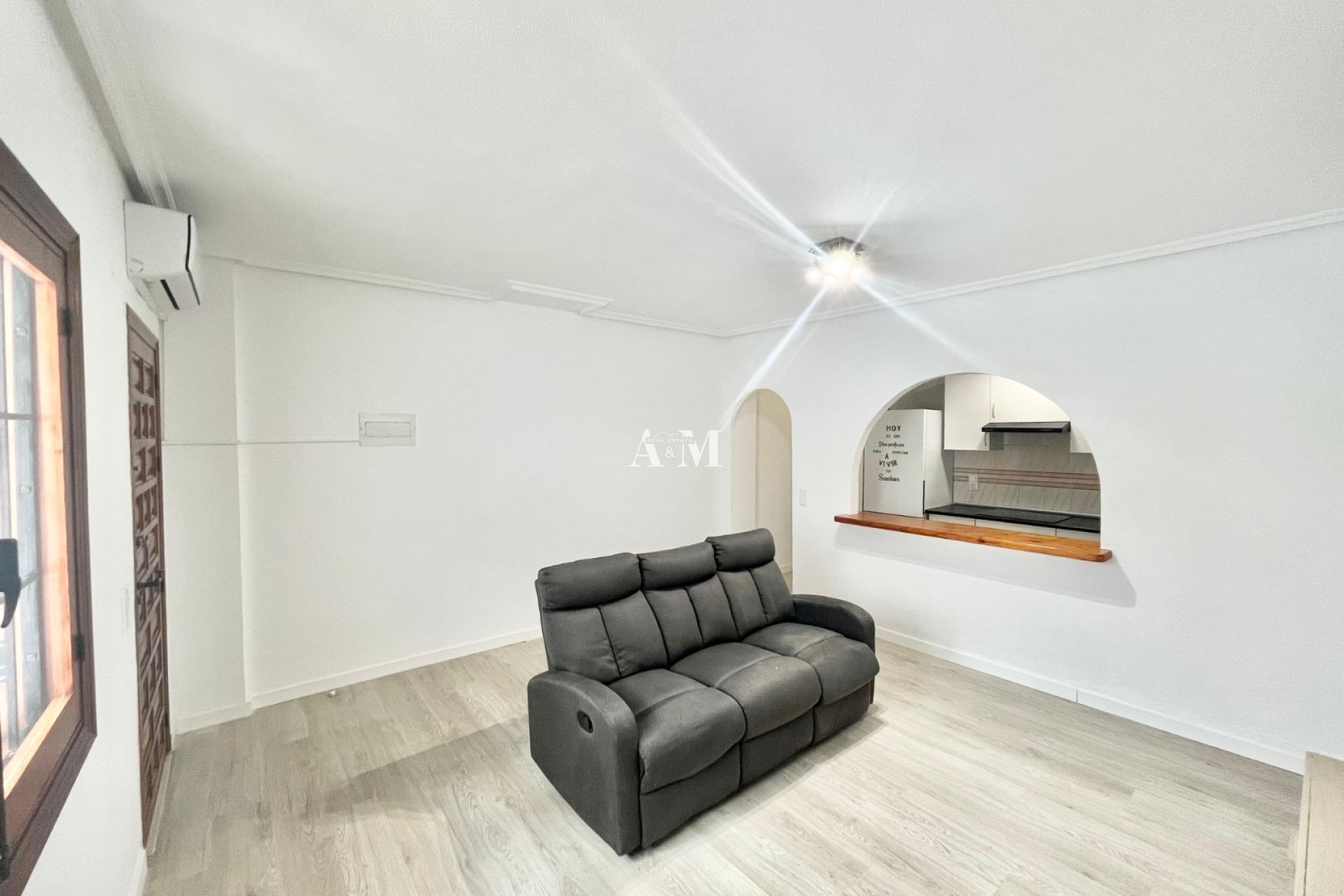 Alquiler a largo plazo - Apartamento / piso - Torrevieja - Playa de los Locos