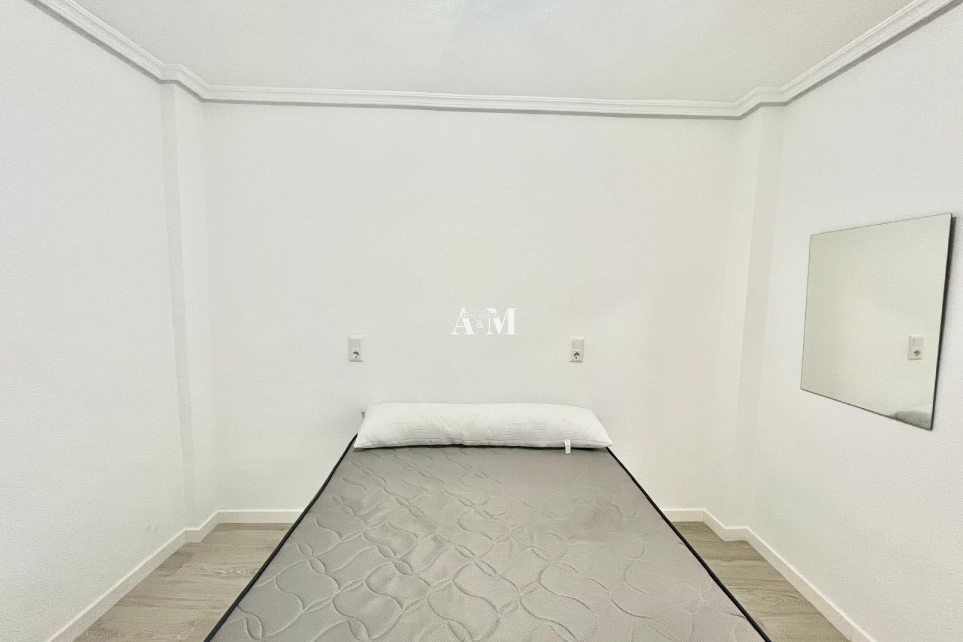 Alquiler a largo plazo - Apartamento / piso - Torrevieja - Playa de los Locos