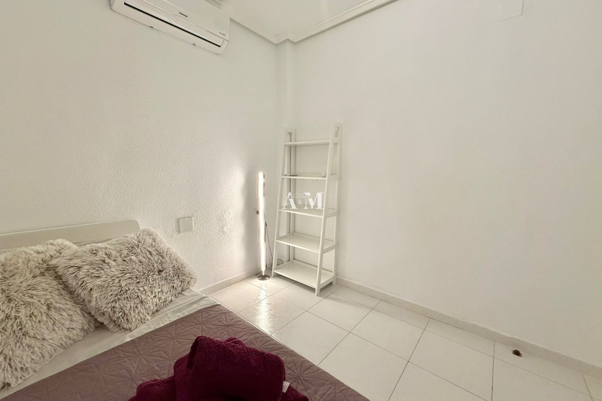 Alquiler a largo plazo - Apartamento / piso - Torrevieja - Playa de los Locos