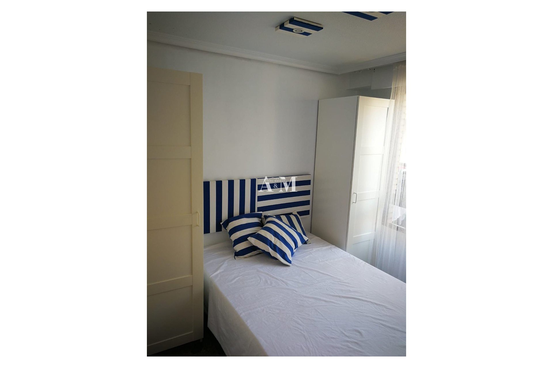 Alquiler a largo plazo - Apartamento / piso - Torrevieja - Playa del Cura