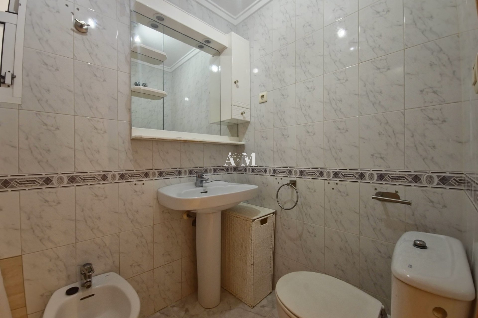 Alquiler a largo plazo - Apartamento / piso - Torrevieja - Playa del Cura