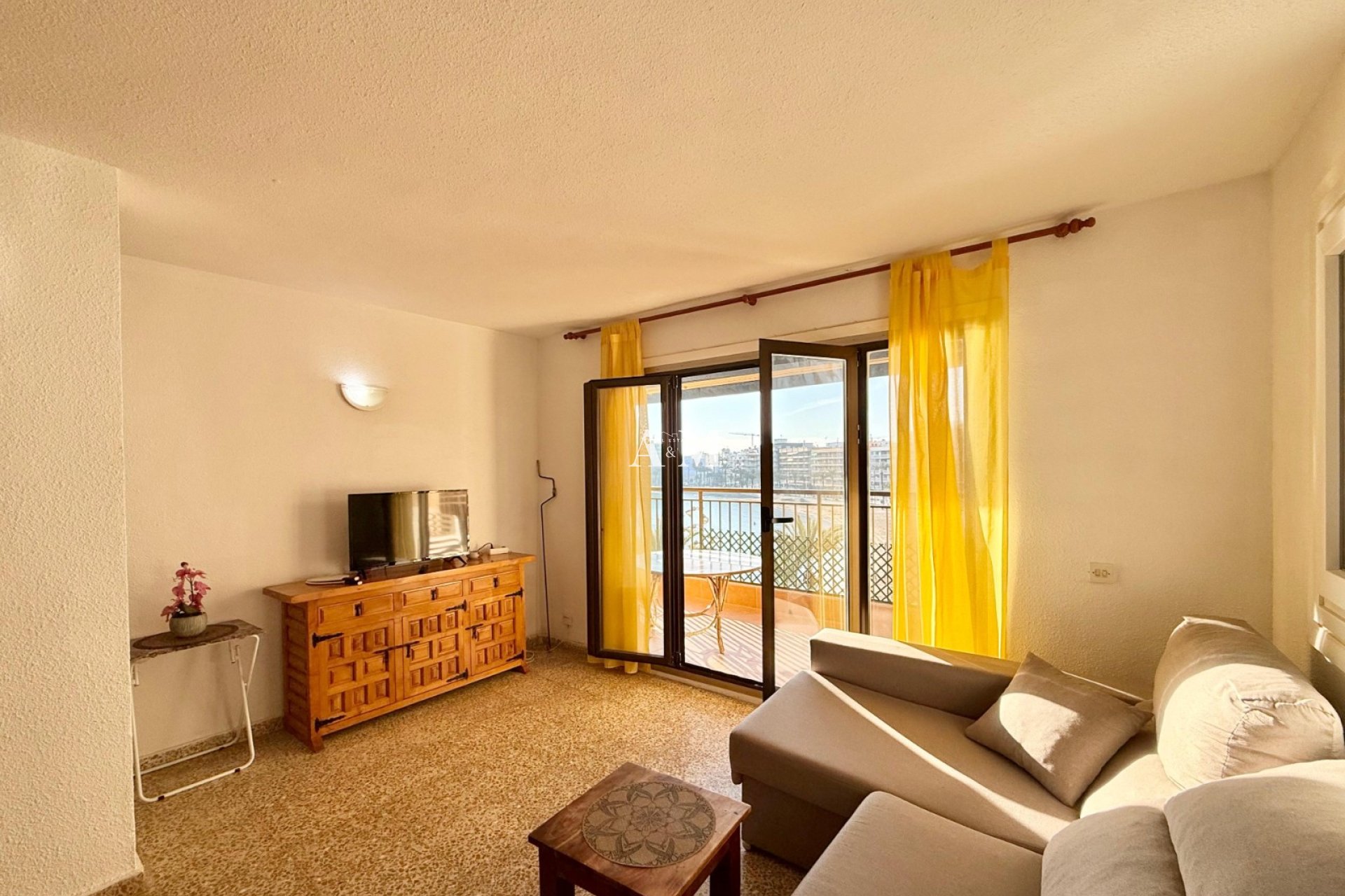 Alquiler a largo plazo - Apartamento / piso - Torrevieja - Playa del Cura