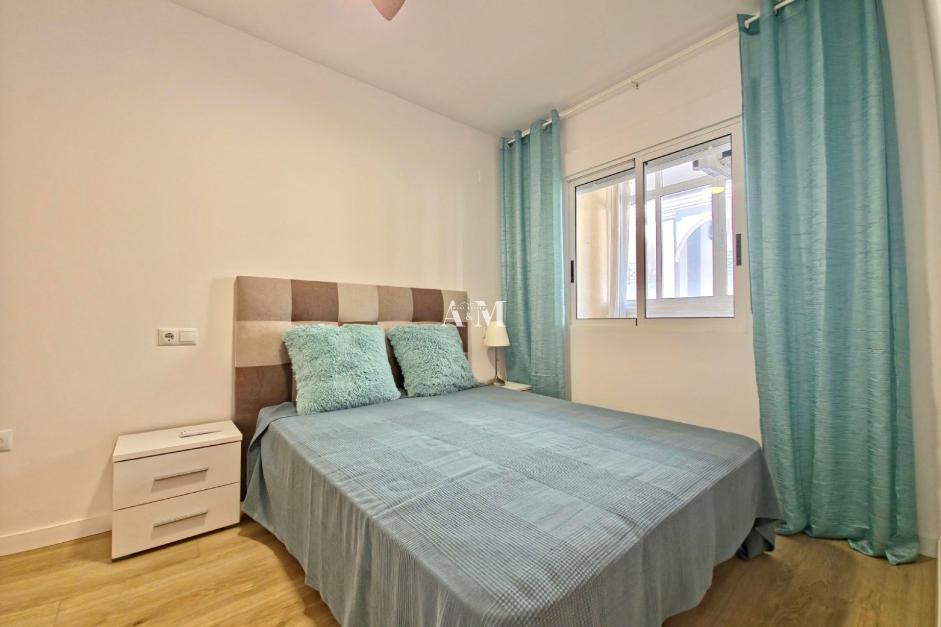 Alquiler a largo plazo - Apartamento / piso - Torrevieja - Playa del Cura