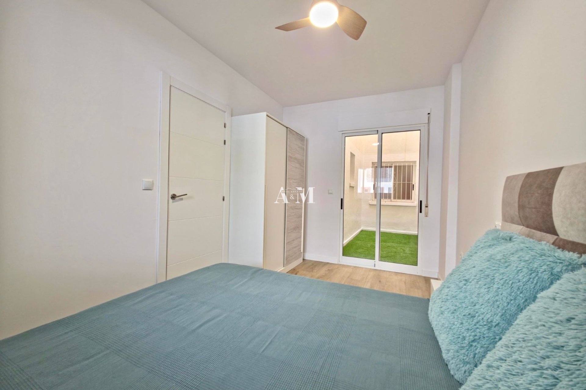 Alquiler a largo plazo - Apartamento / piso - Torrevieja - Playa del Cura