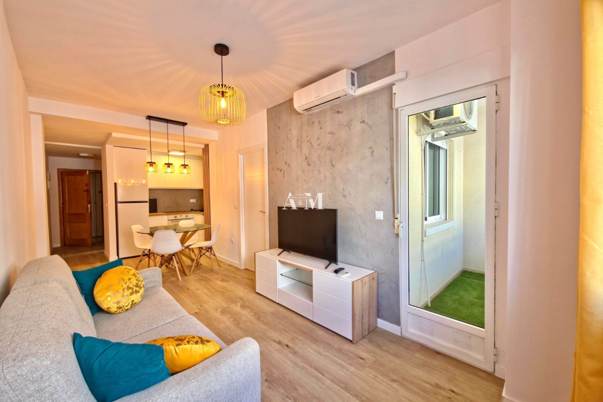 Alquiler a largo plazo - Apartamento / piso - Torrevieja - Playa del Cura