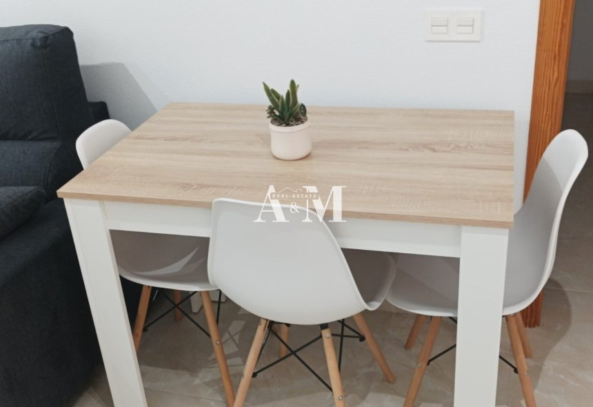 Alquiler a largo plazo - Apartamento / piso - Torrevieja - Playa del Cura