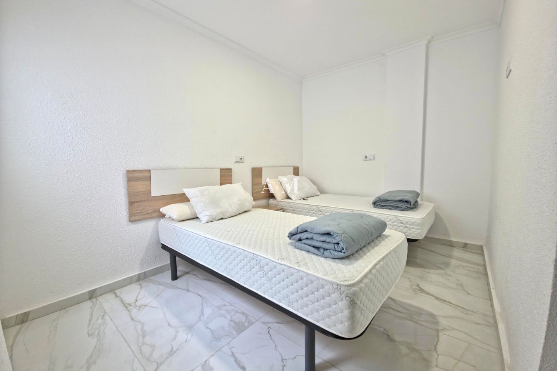 Alquiler a largo plazo - Apartamento / piso - Torrevieja - Torrelamata - La Mata