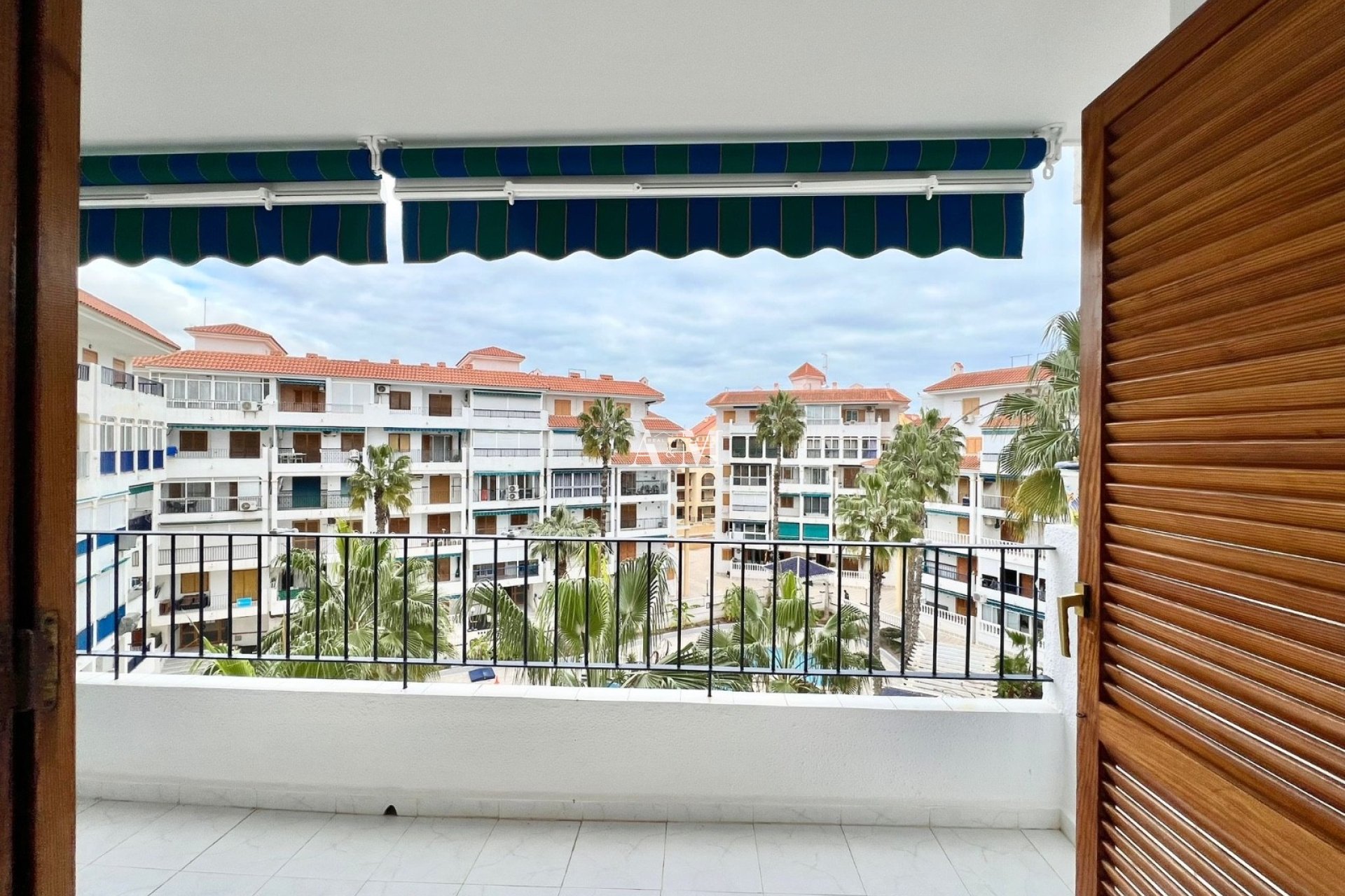 Alquiler a largo plazo - Apartamento / piso - Torrevieja - Torrelamata - La Mata