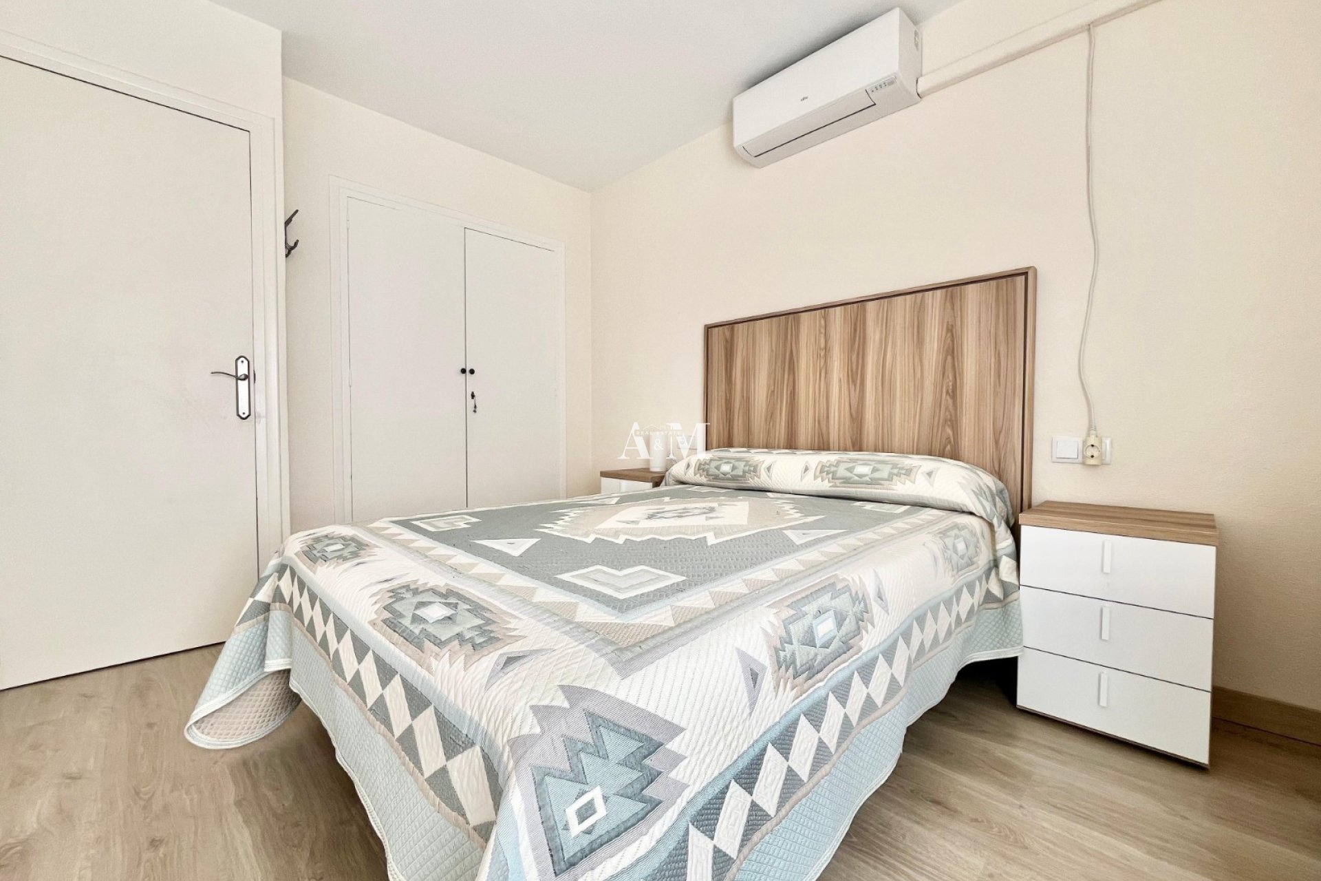 Alquiler a largo plazo - Apartamento / piso - Torrevieja - Torrelamata - La Mata