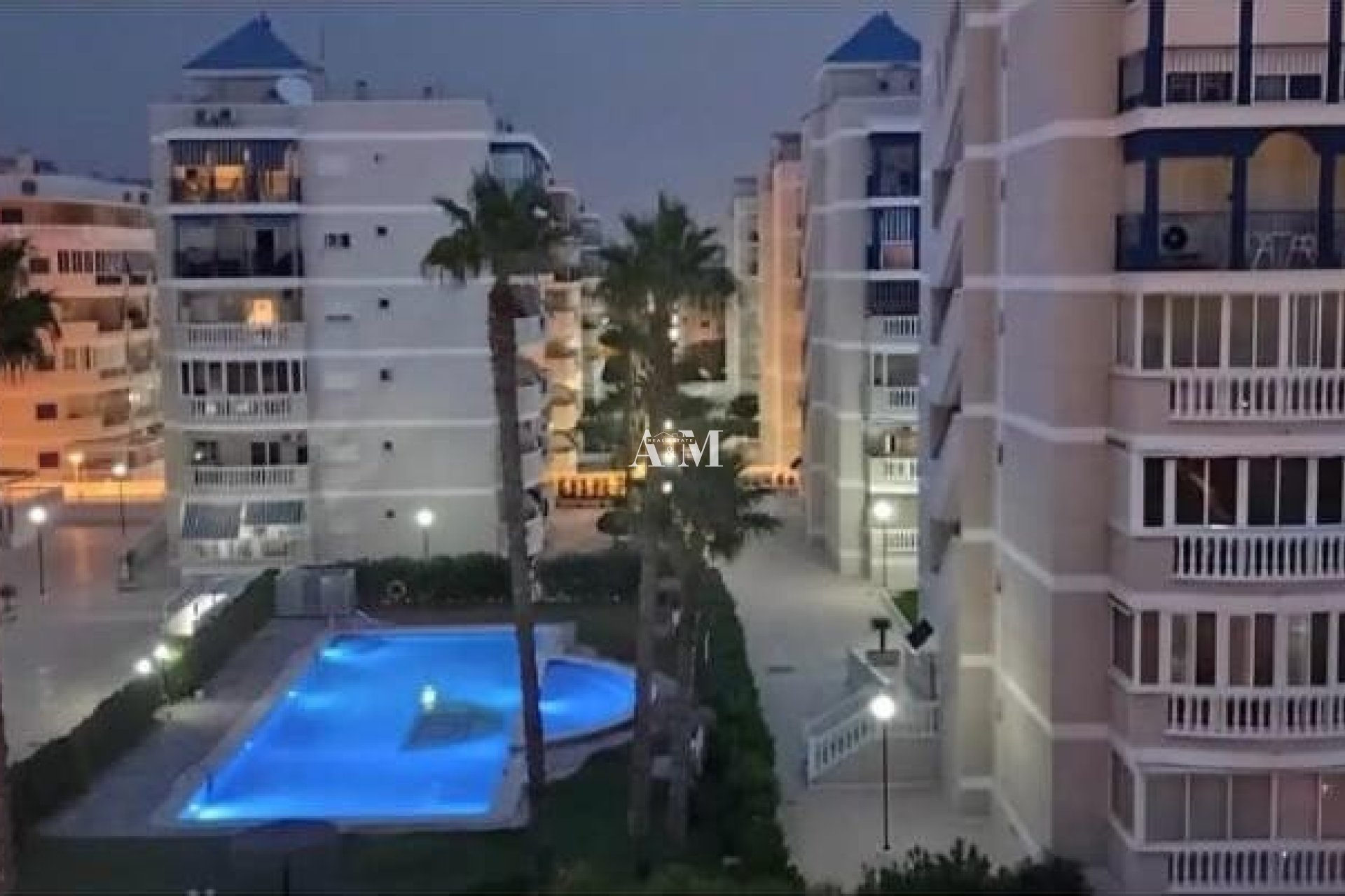 Alquiler a largo plazo - Ático - Arenales del Sol - Arenales