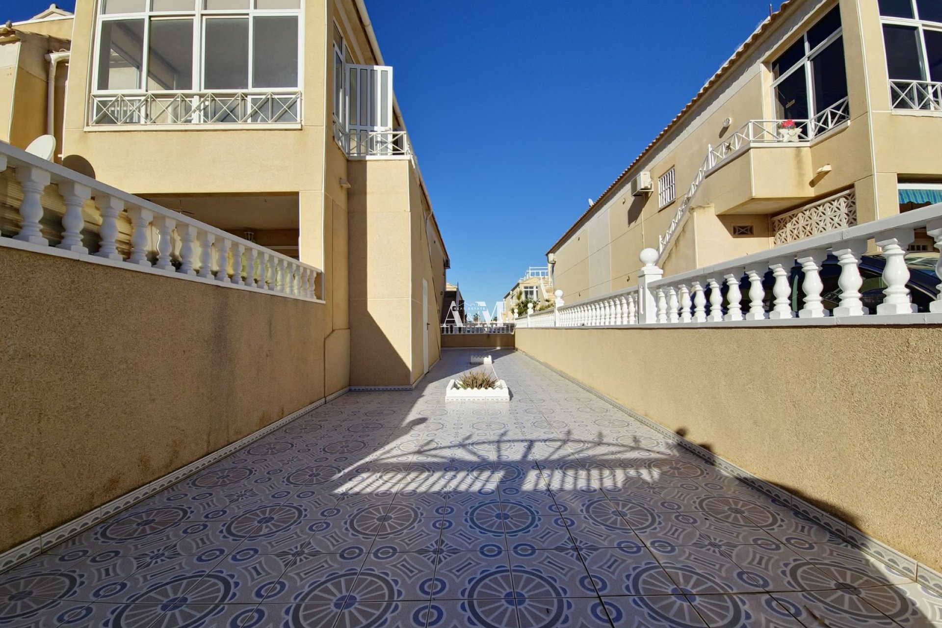Alquiler a largo plazo - Bungalow - Torrevieja - La Siesta - El Salado -  Torreta