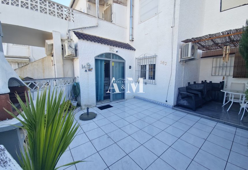 Alquiler a largo plazo - Bungalow - Torrevieja - La Siesta - El Salado -  Torreta