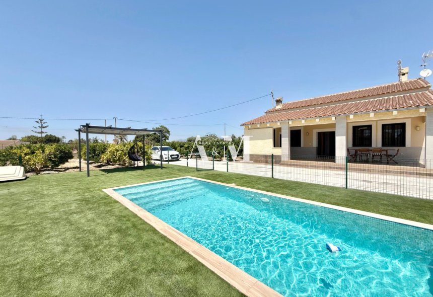 Alquiler a largo plazo - Chalet - Elche Pedanías - Las Bayas