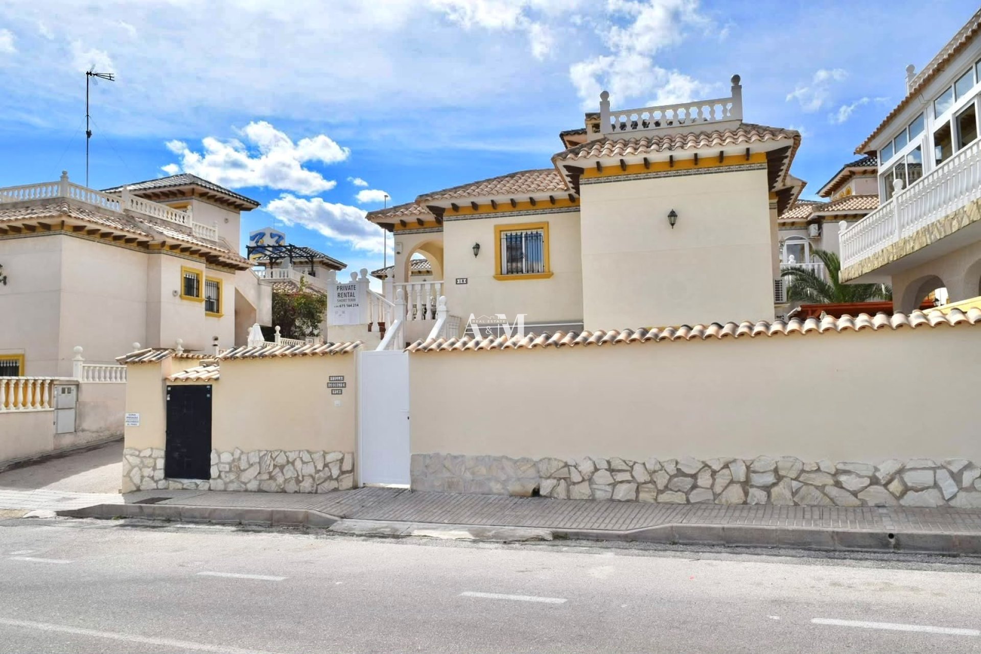 Alquiler a largo plazo - Chalet - Orihuela Costa - Cabo roig - La Zenia