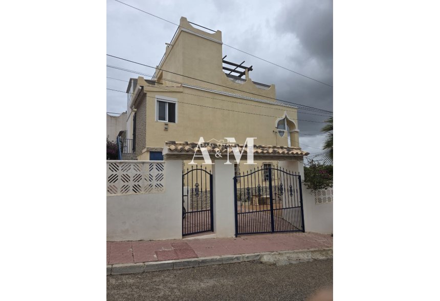 Alquiler a largo plazo - Chalet - San Miguel de Salinas