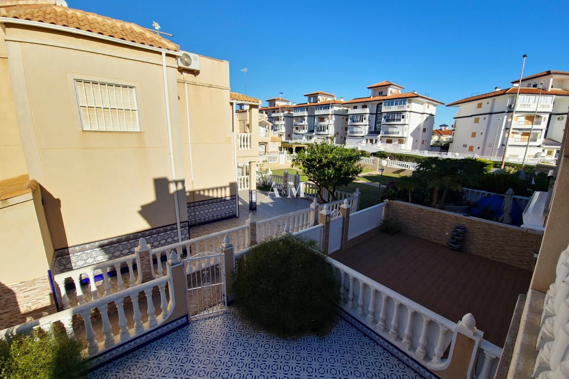 Alquiler a largo plazo - Chalet - Torrevieja - Torrelamata - La Mata