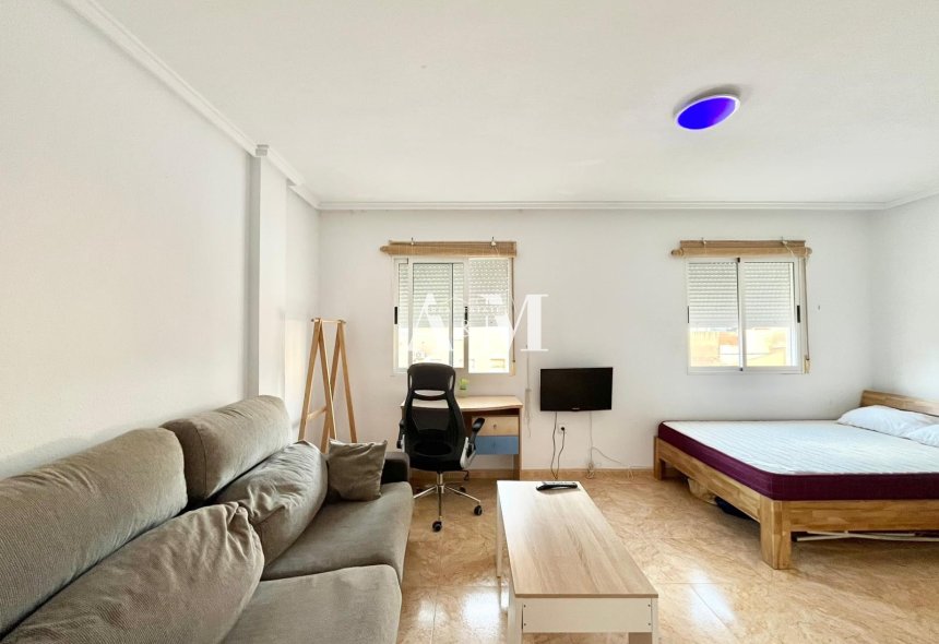 Alquiler a largo plazo - Estudio - Torrevieja - Nueva Torrevieja - Aguas Nuevas