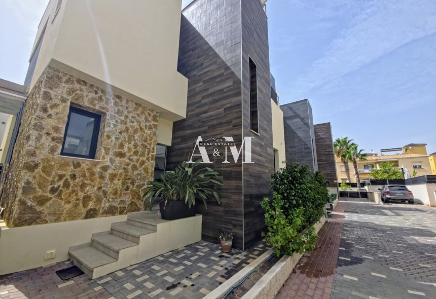 Alquiler a largo plazo - Triplex - Orihuela Costa - Lomas de Cabo Roig