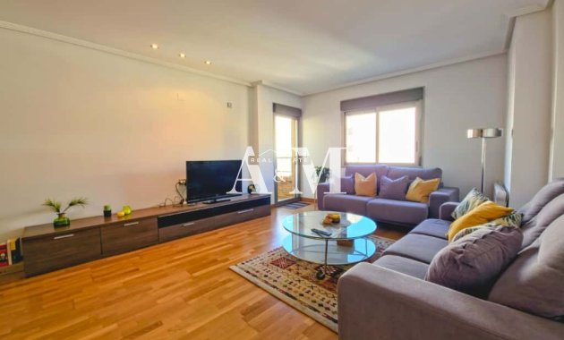 Apartamento / piso - Alquiler a largo plazo - Torrevieja - Centro