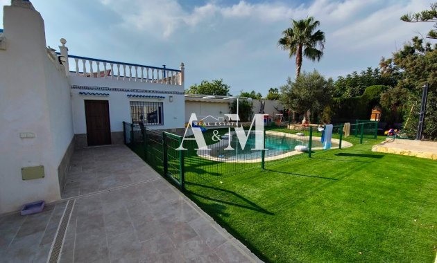 Chalet - Alquiler a largo plazo - Los Montesinos - Los Montesinos