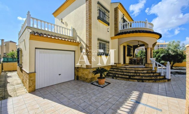 Chalet - Alquiler a largo plazo - Orihuela Costa - Playa Flamenca