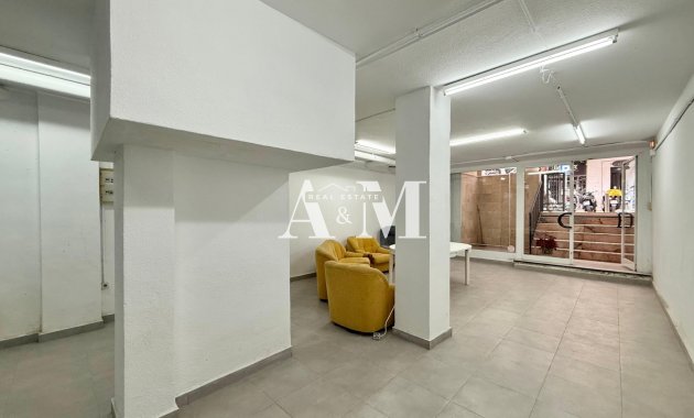 Comercial - Alquiler a largo plazo - Torrevieja - Centro